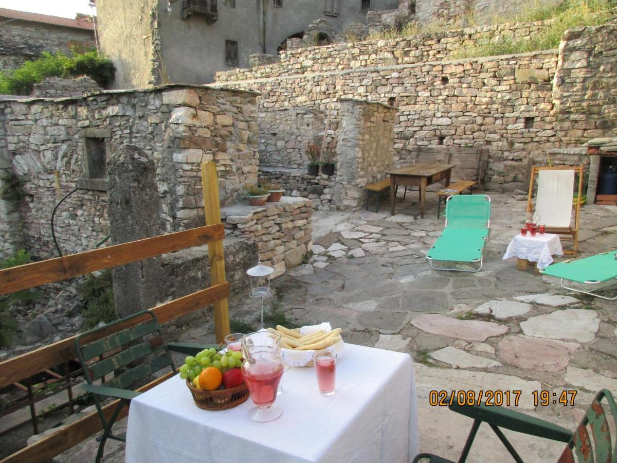 Viandanti, Artisti E Sognatori Bed & Breakfast Comano  Bagian luar foto