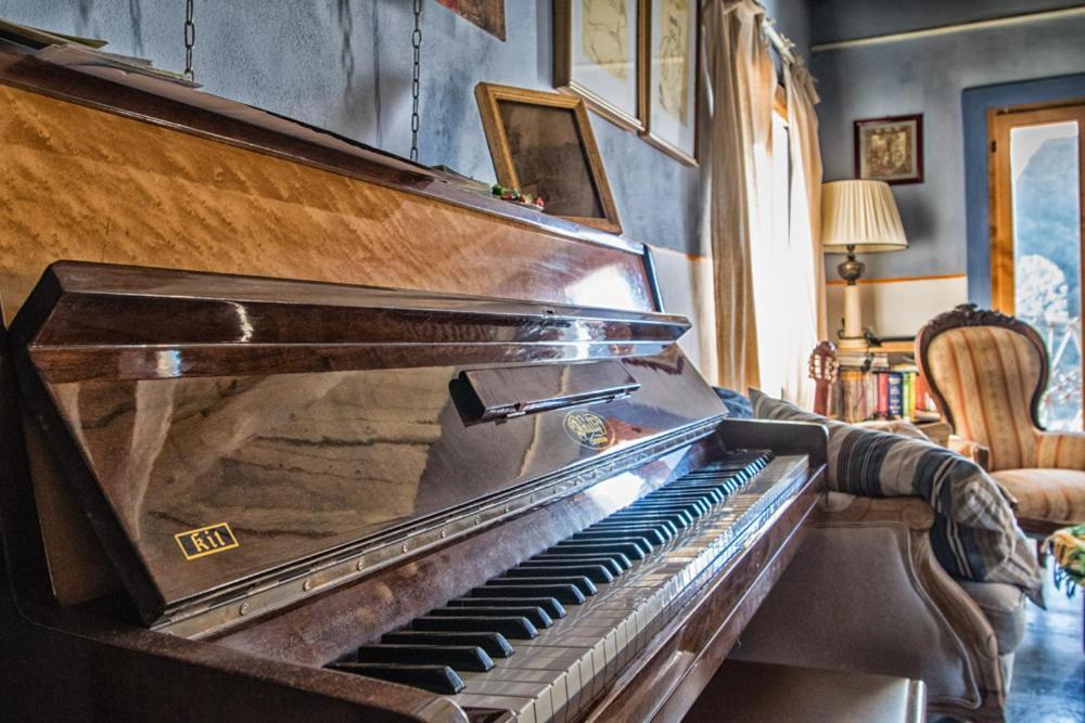 Viandanti, Artisti E Sognatori Bed & Breakfast Comano  Bagian luar foto