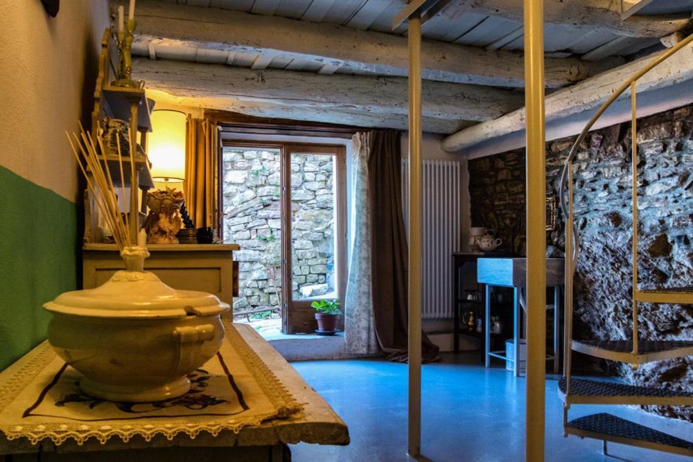 Viandanti, Artisti E Sognatori Bed & Breakfast Comano  Bagian luar foto